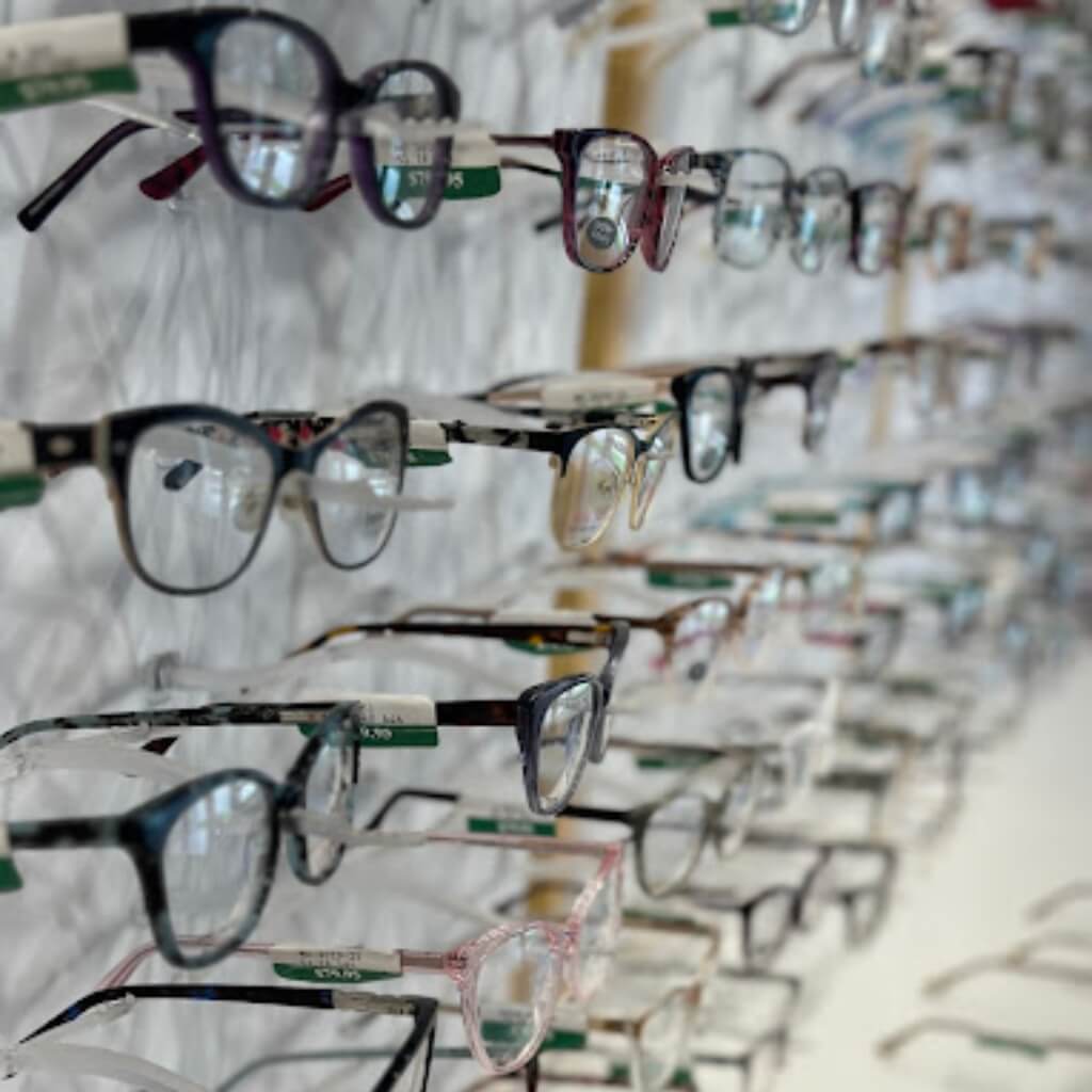 Óptica America's Best Contacts & Eyeglasses