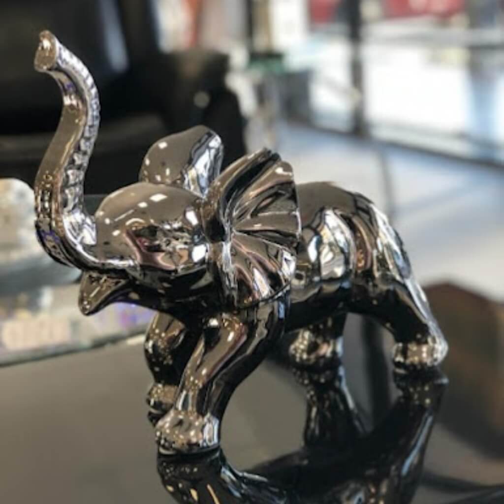 Escultura Lyn's Furniture & Mattress Miami