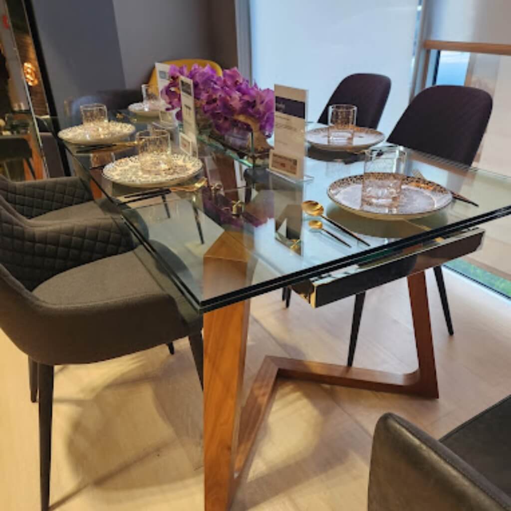 Juego de comedor Modani Furniture Miami