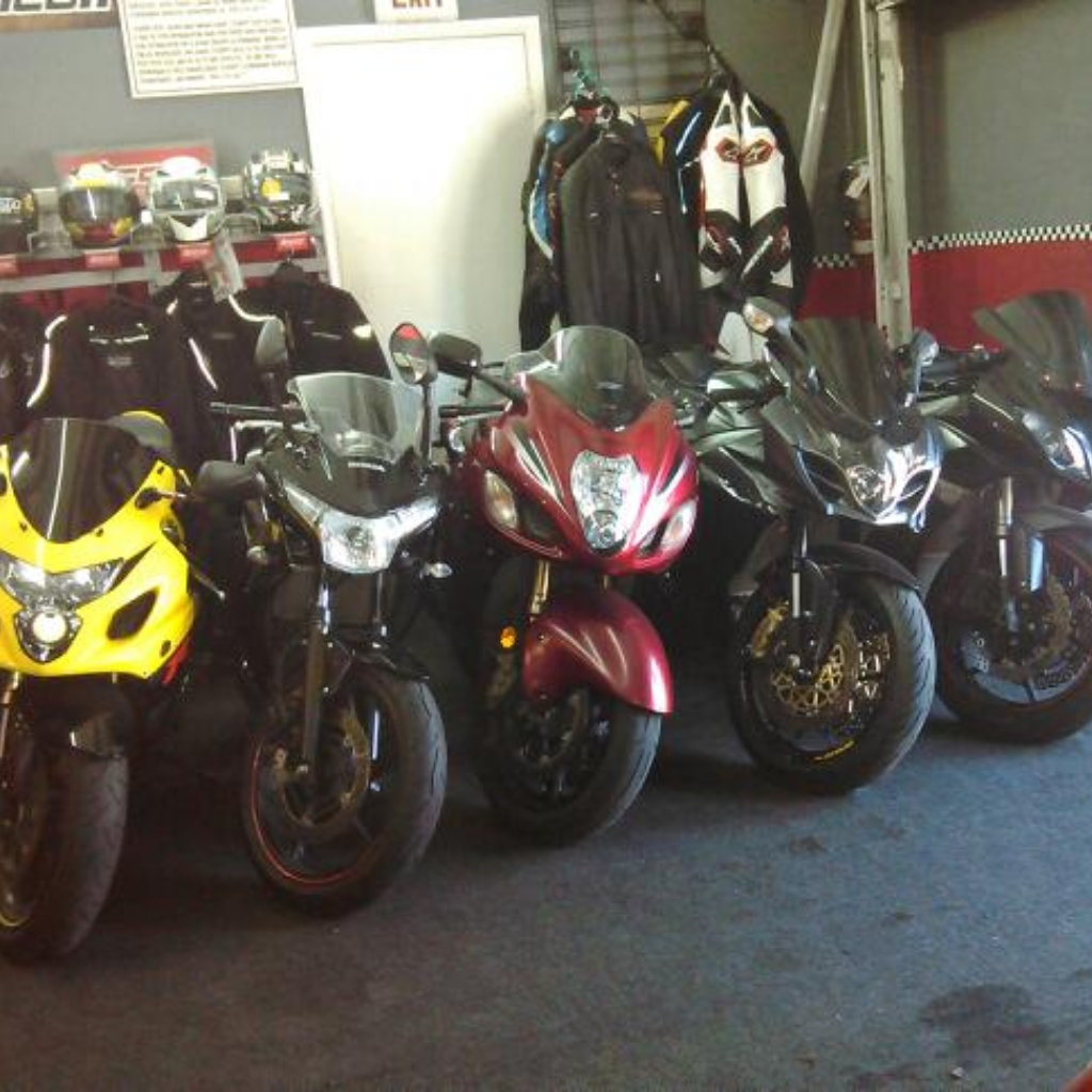 Motos