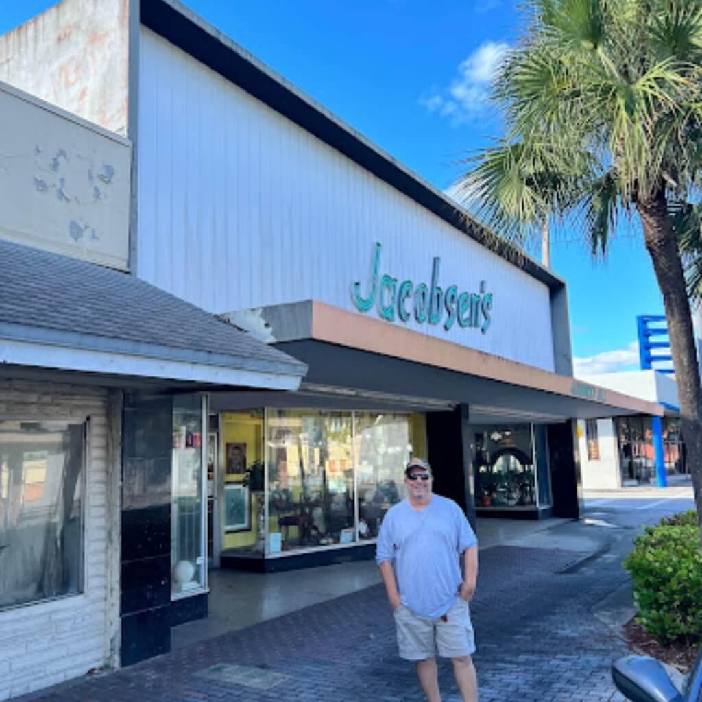 Tienda Jacobsen's Antique Mall