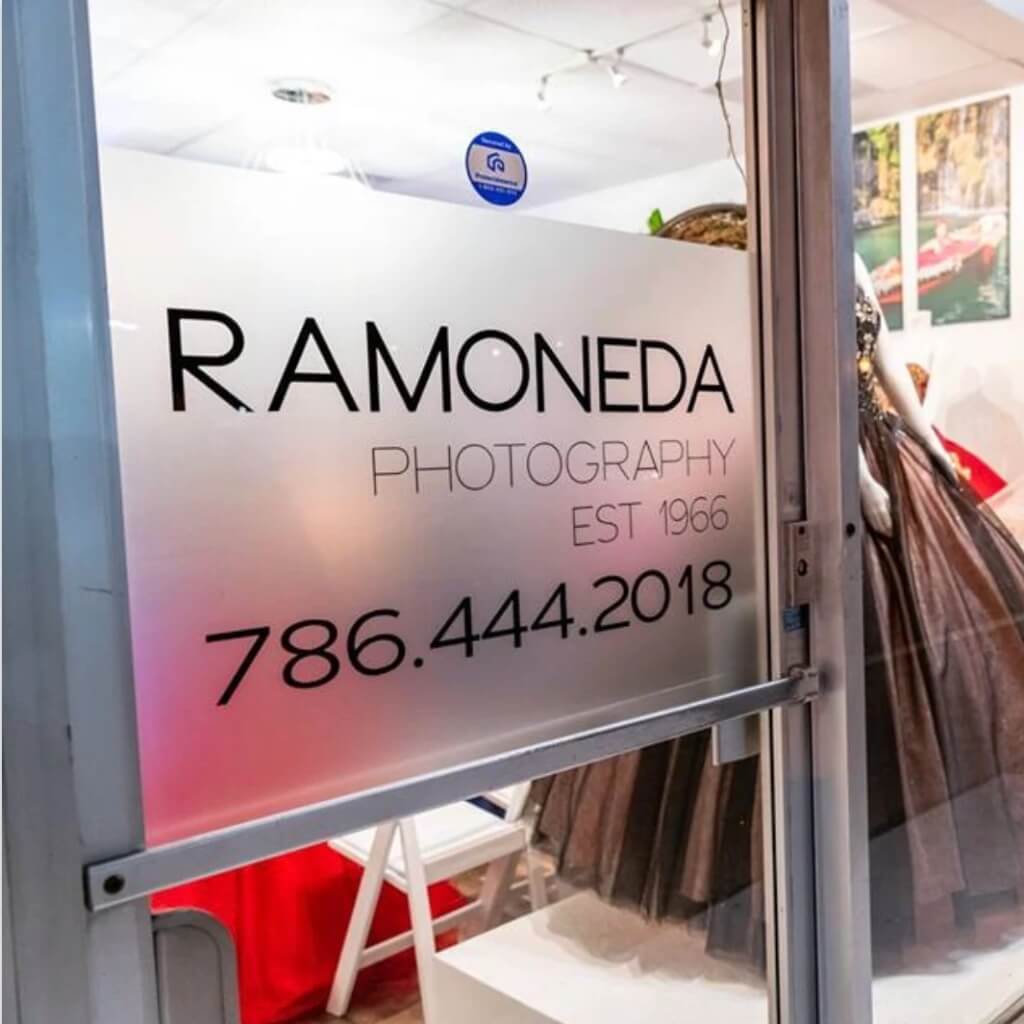 Fotógrafo Ramoneda Photography and Quince Dress Boutique 