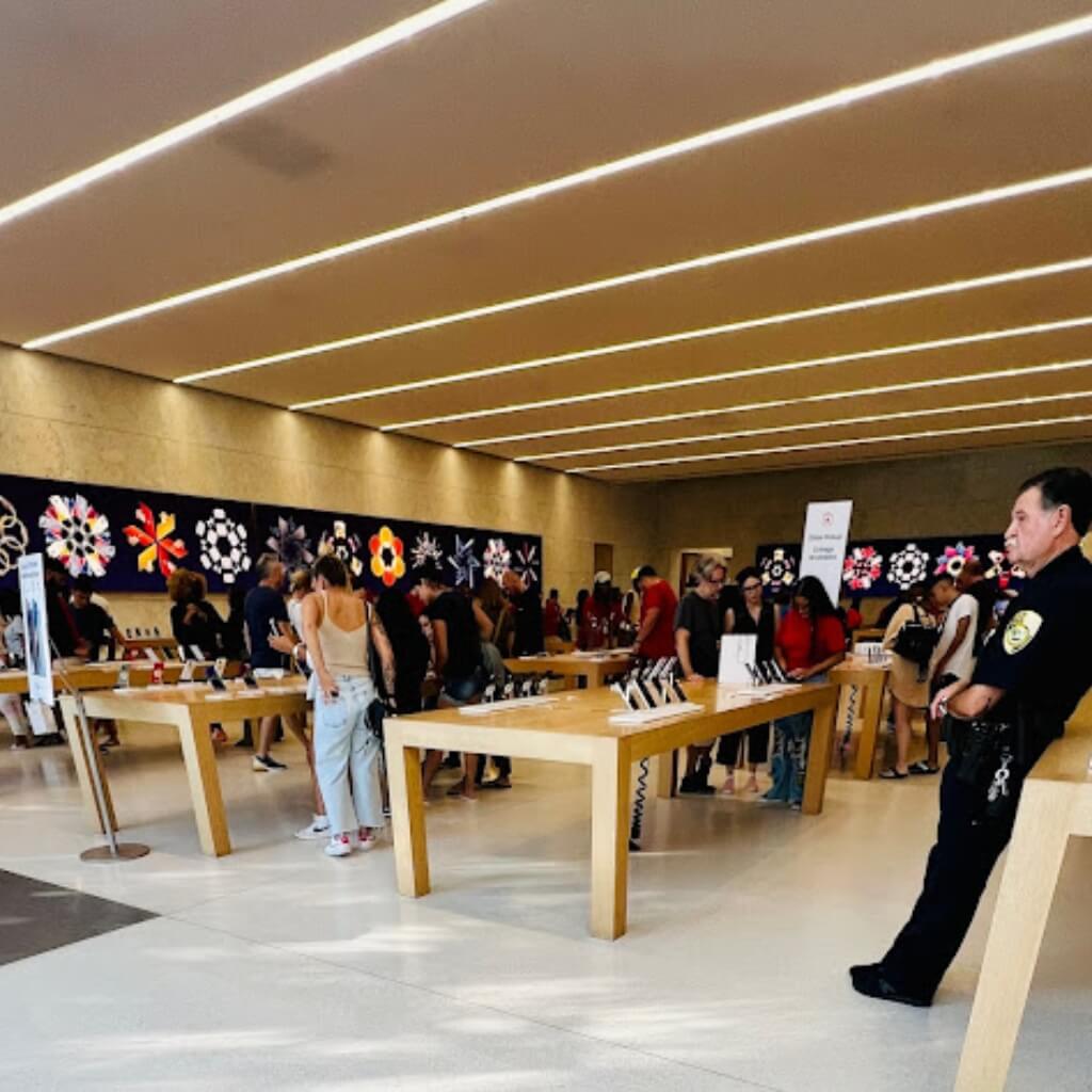 Apple Lincoln Road