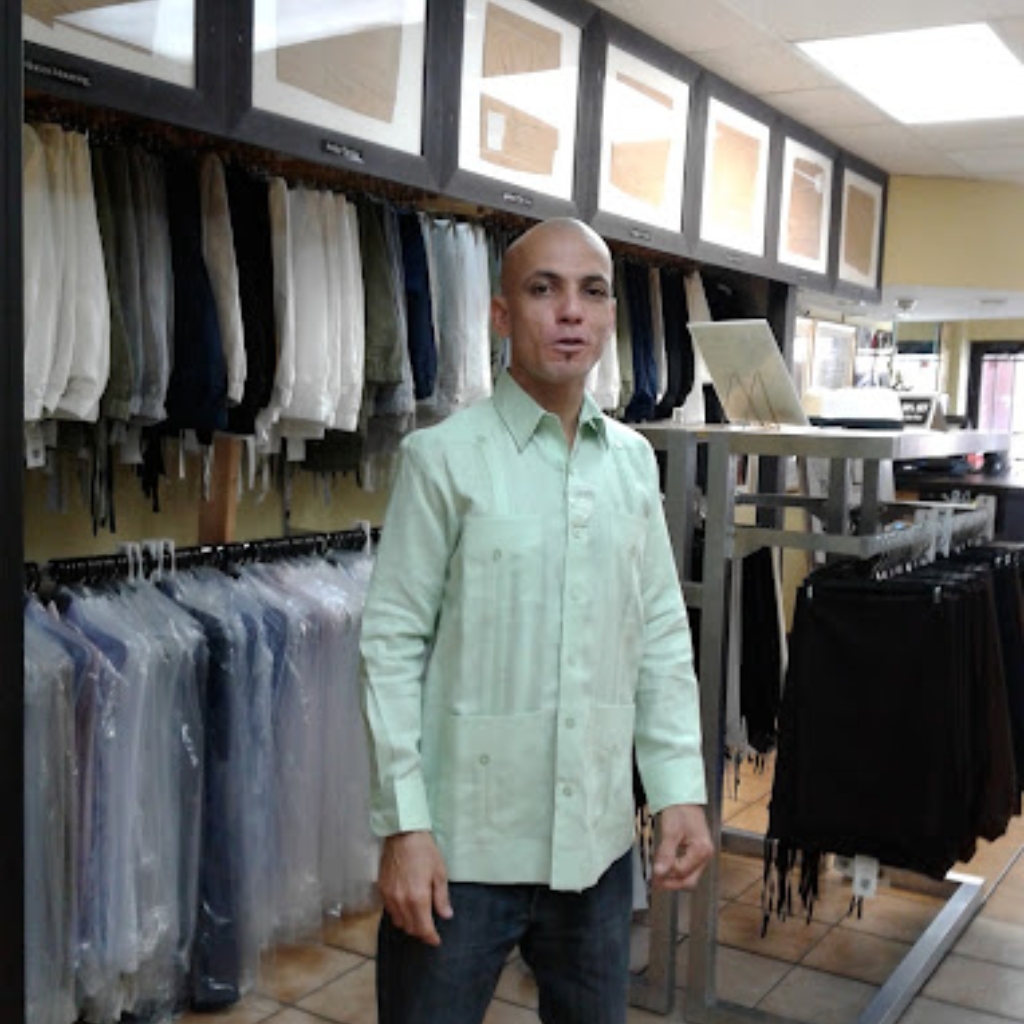 Ramon Puig Guayaberas 2