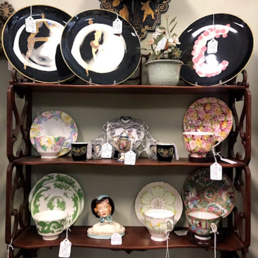 Tienda Antique Mall Y'All