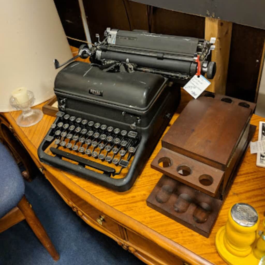 Tienda Cooper City Antique Mall