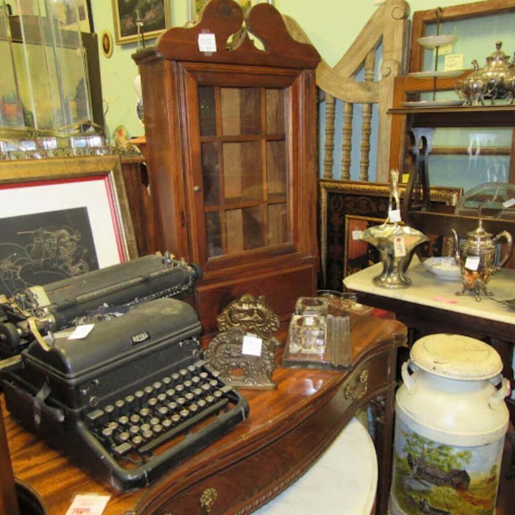 Tienda Antique Mall Y'All