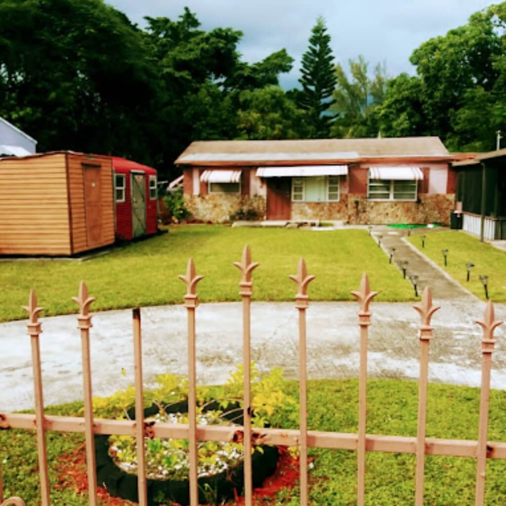 Rojo's Lawn service 5