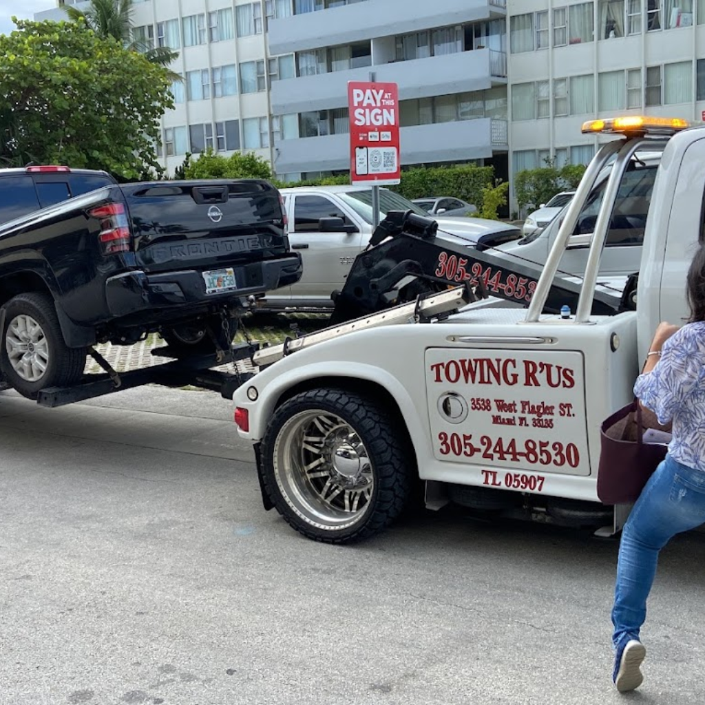 Towing R'Us remolque