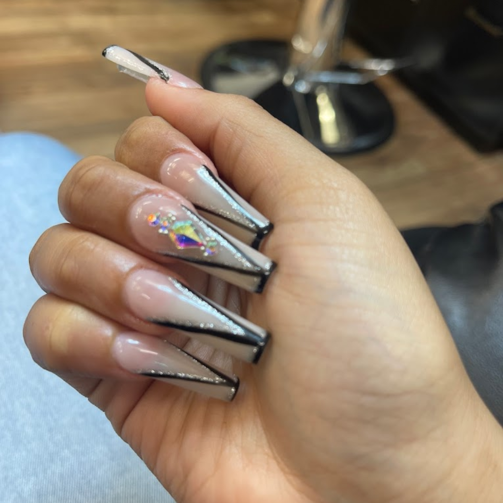 Uñas arregladas Ribis salon gisellet