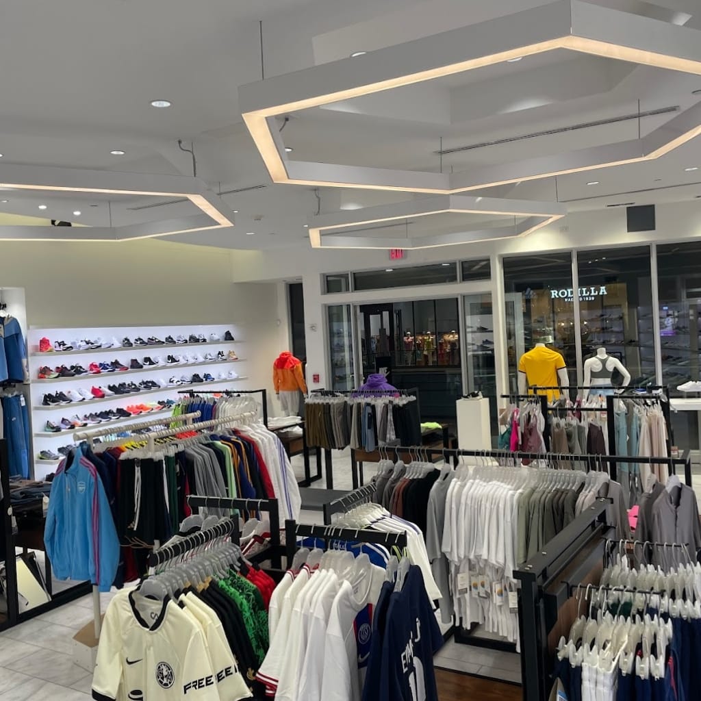 Dentro de Sports Action l Brickell City Centre