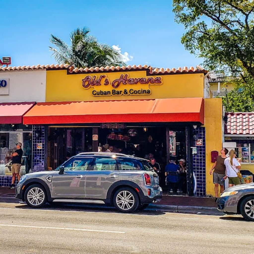 restaurantes con show en vivo miami