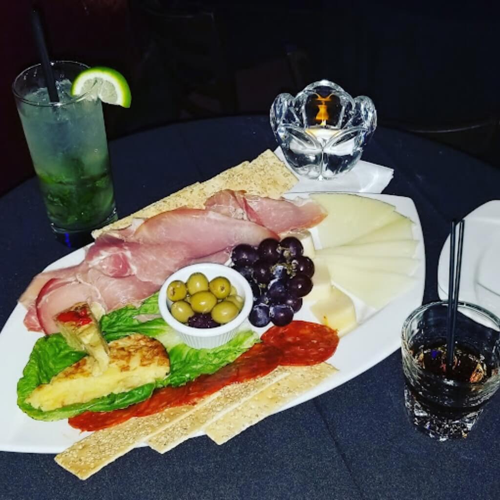 Comida en la Discoteca Alfaro's