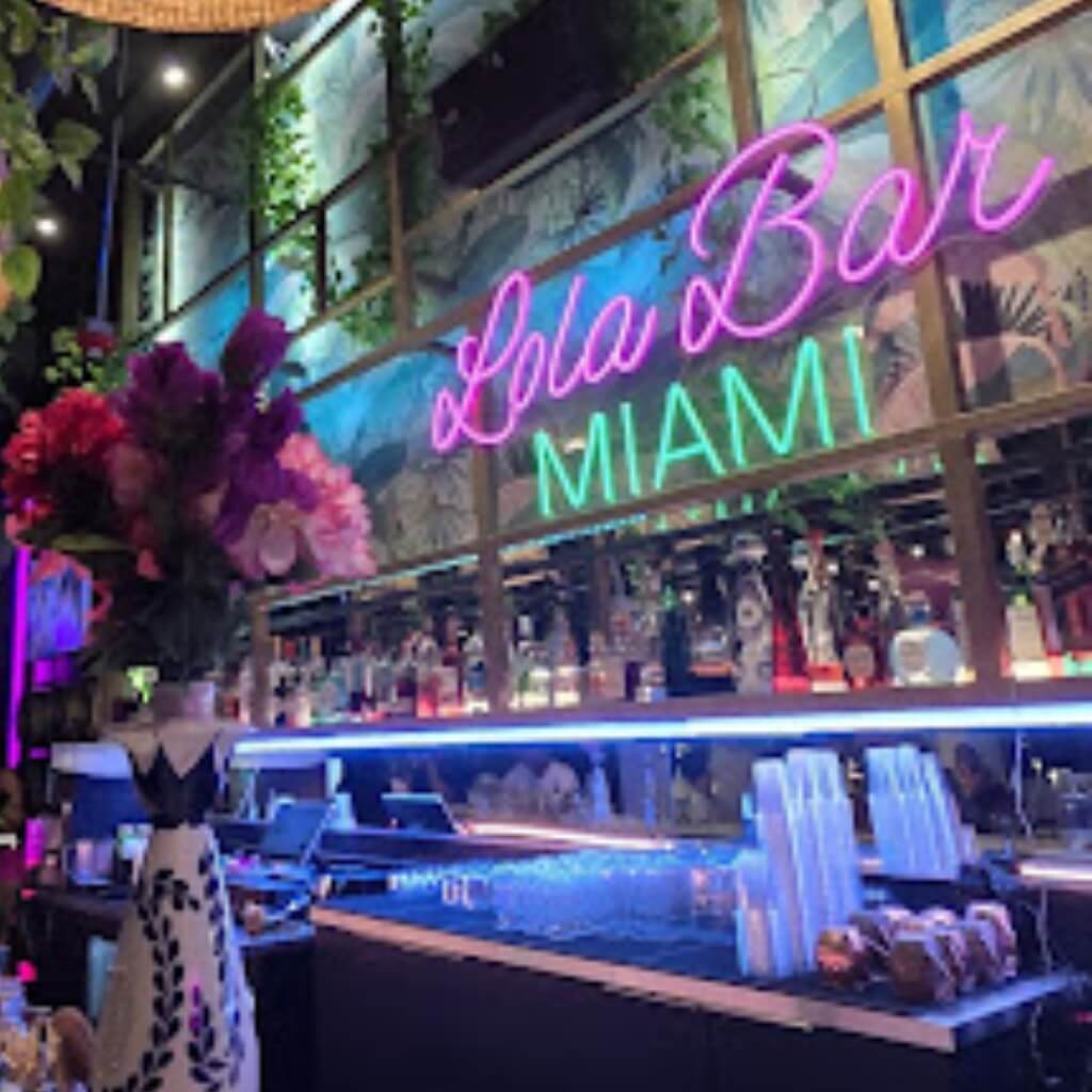 Lola bar