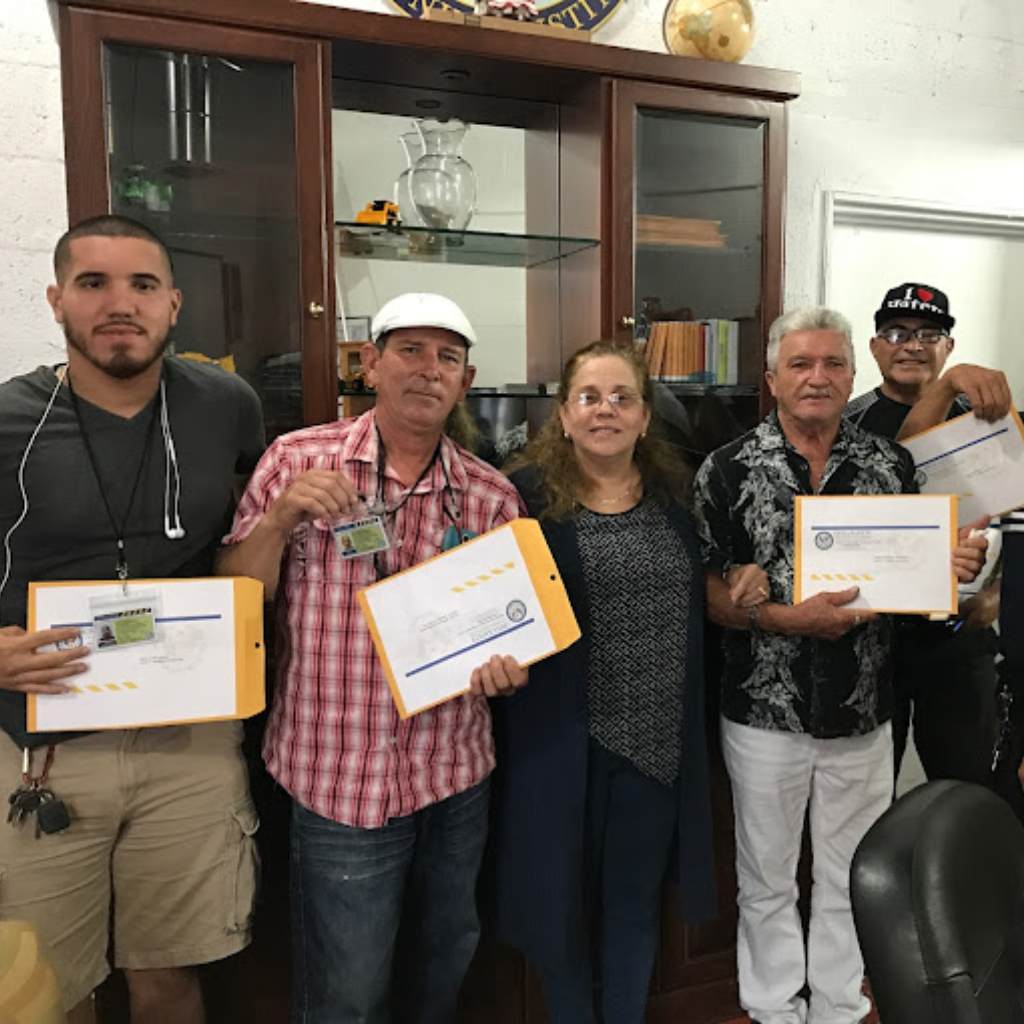 FIRST STEP TRADUCTORES