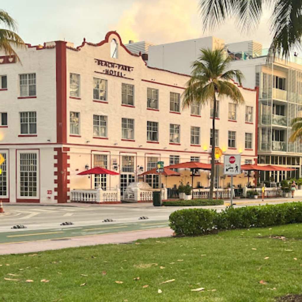 Yamini Kitchens - Italian Kitchen Cabinets Miami