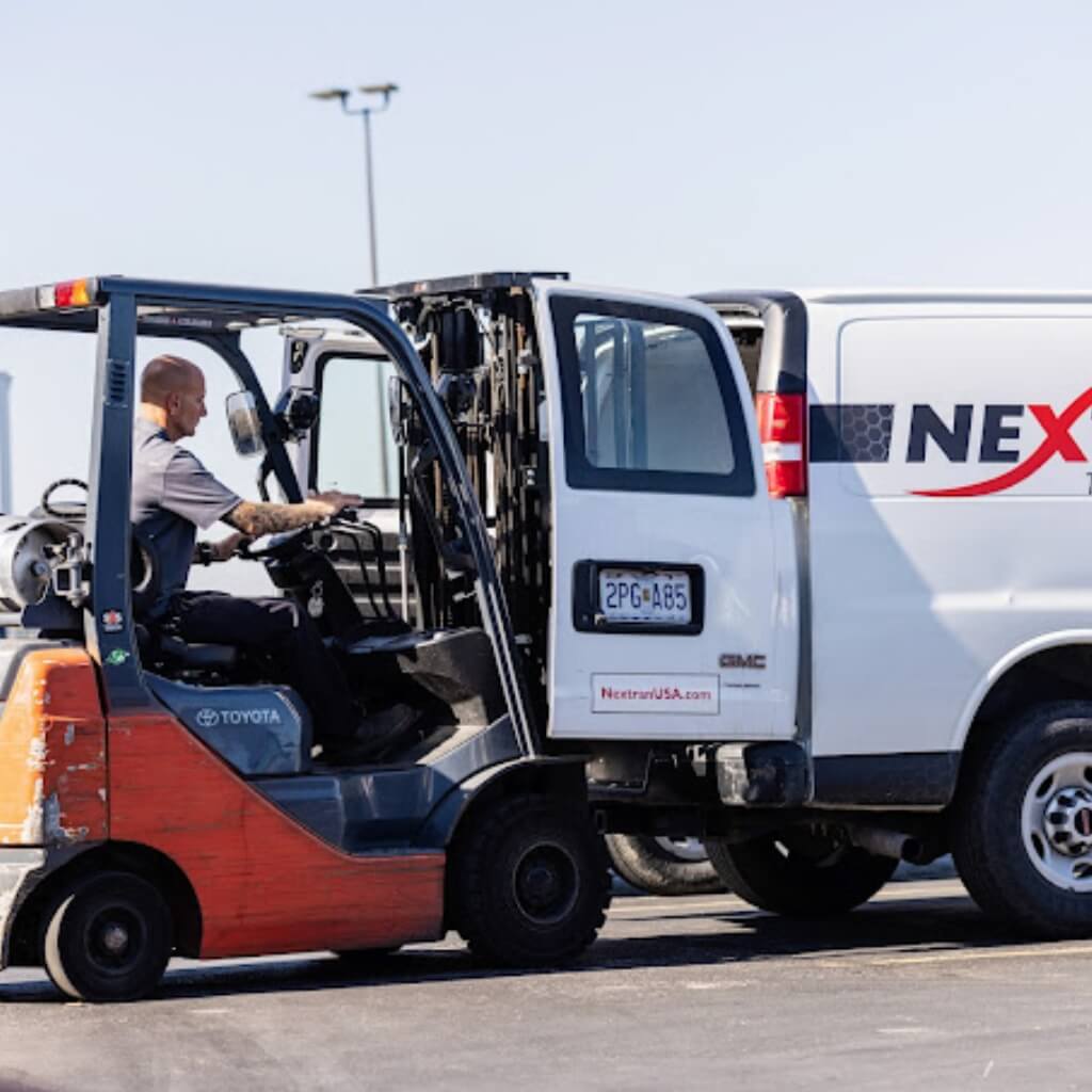 Nextran Truck Centers - Grua