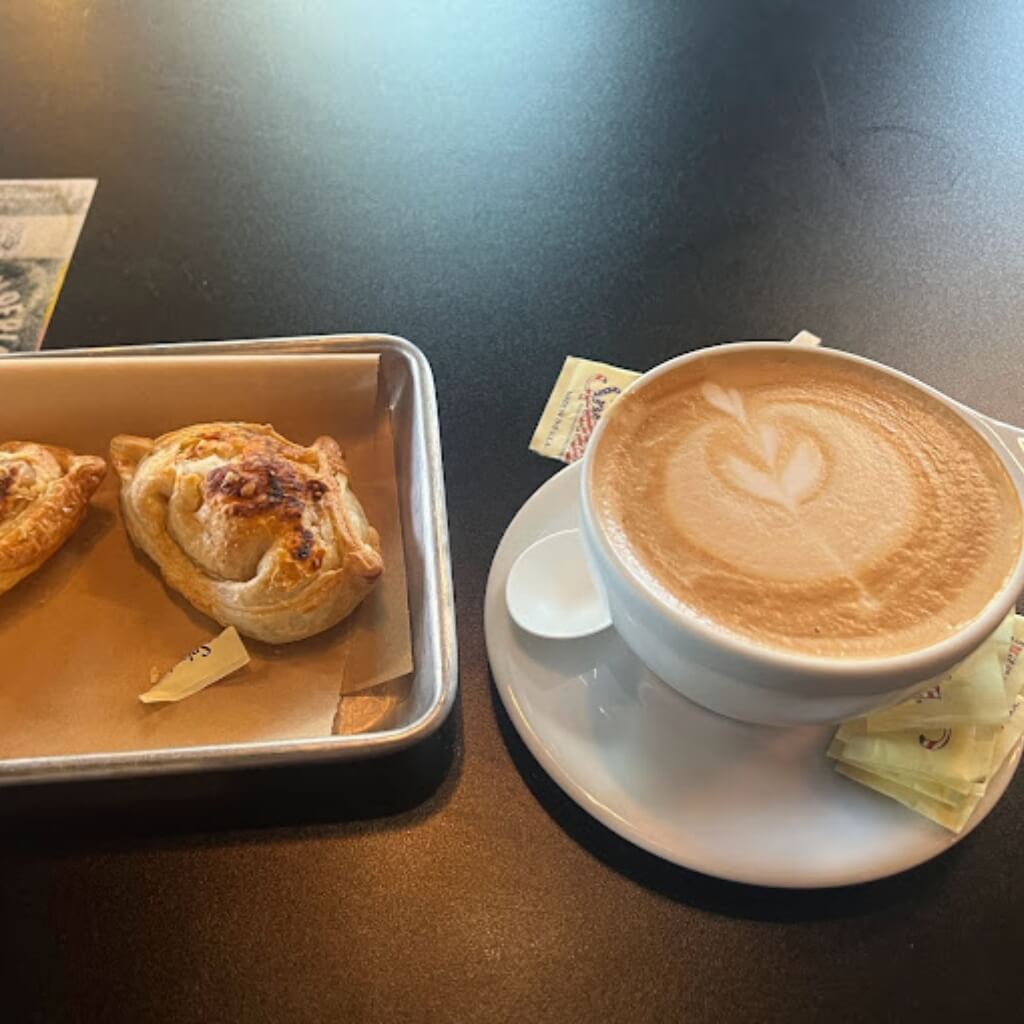 Capuchino en Imperial Moto Café - Miami