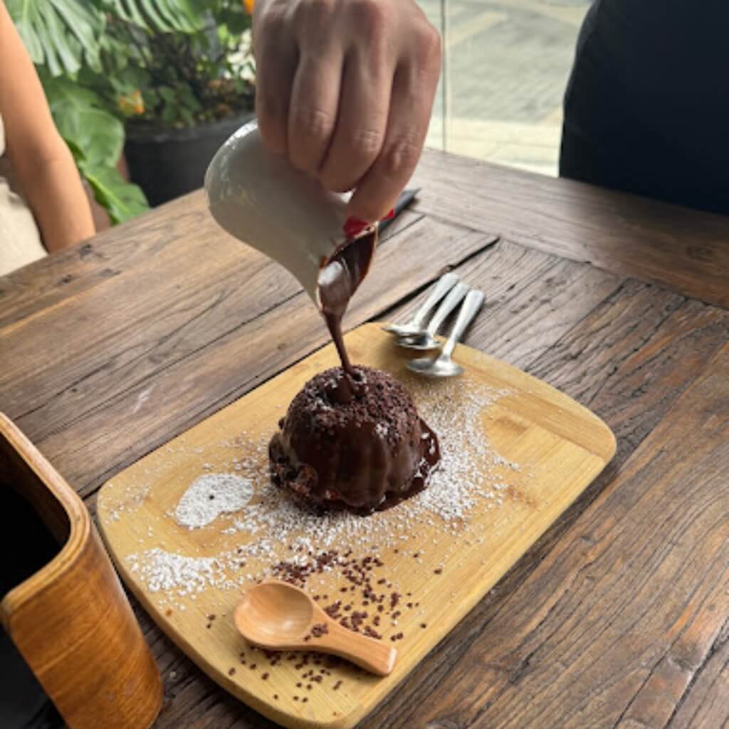 Postres de chocolate en Sagrado Cafe