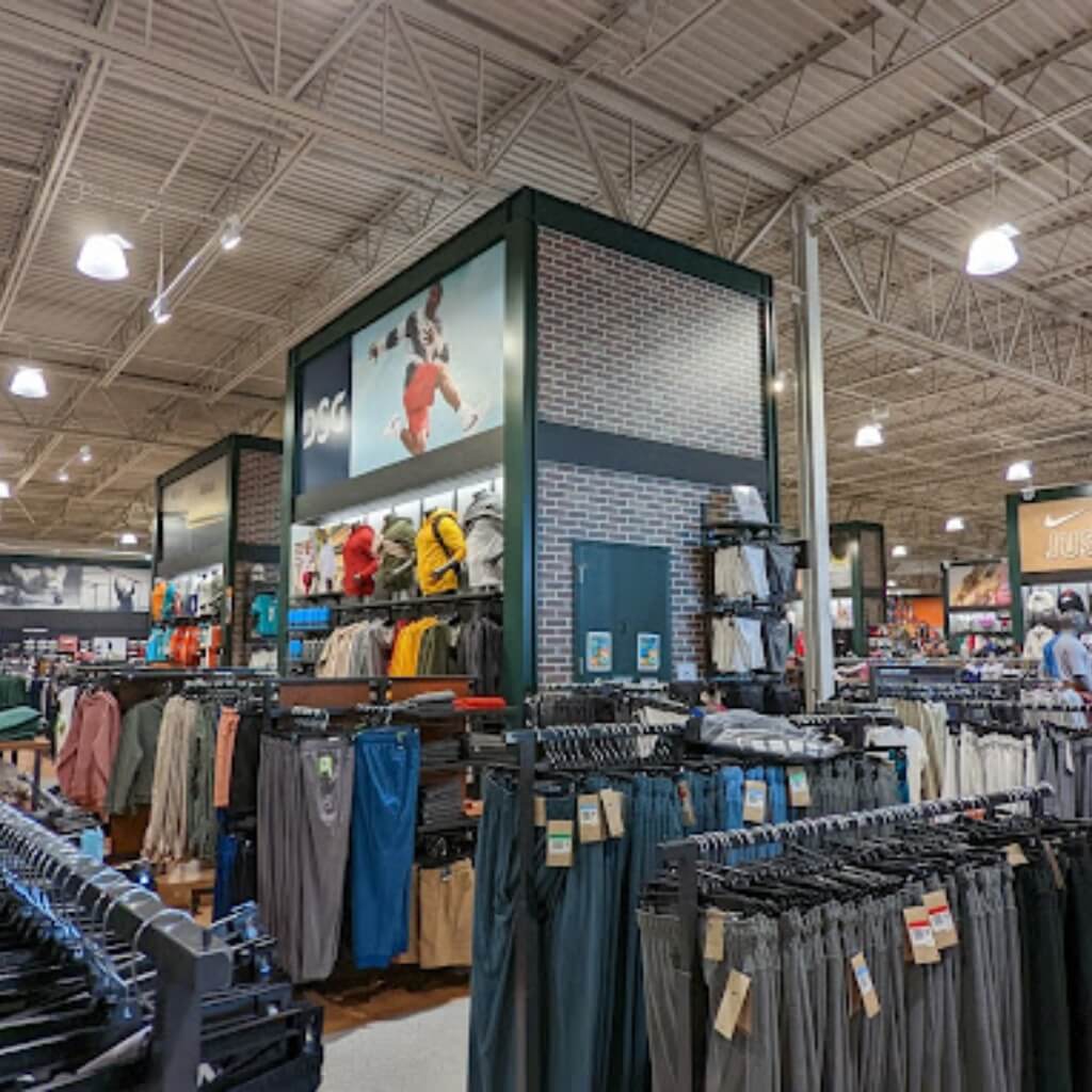 Pasillo de DICK'S Sporting Goods