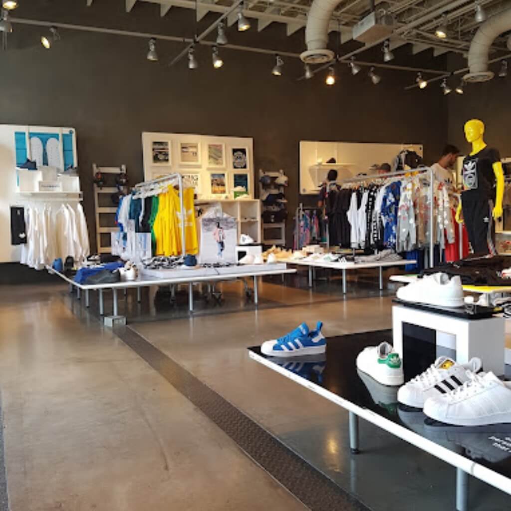 Interior de la Tienda Adidas