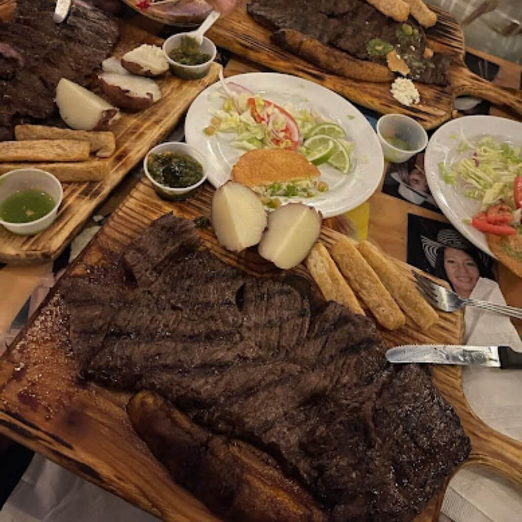 Restaurante Pueblito Viejo carne asada