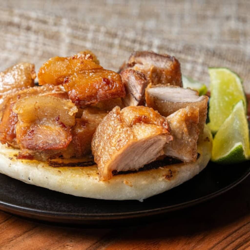 Arepa con cochino en Manantial Market