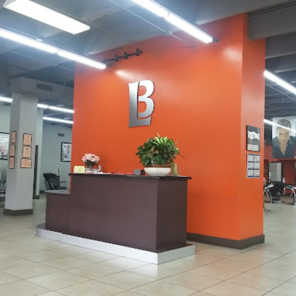 Recepción de La Belle Beauty School