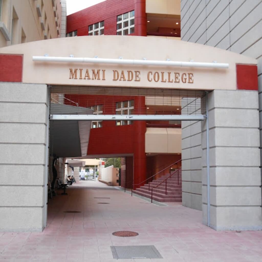 Entrada - Miami Dade College