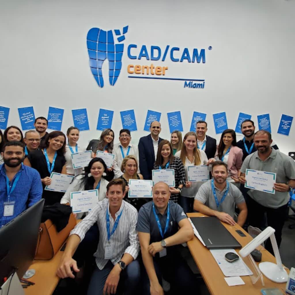 Alumnos de CAD/CAM CENTER Miami