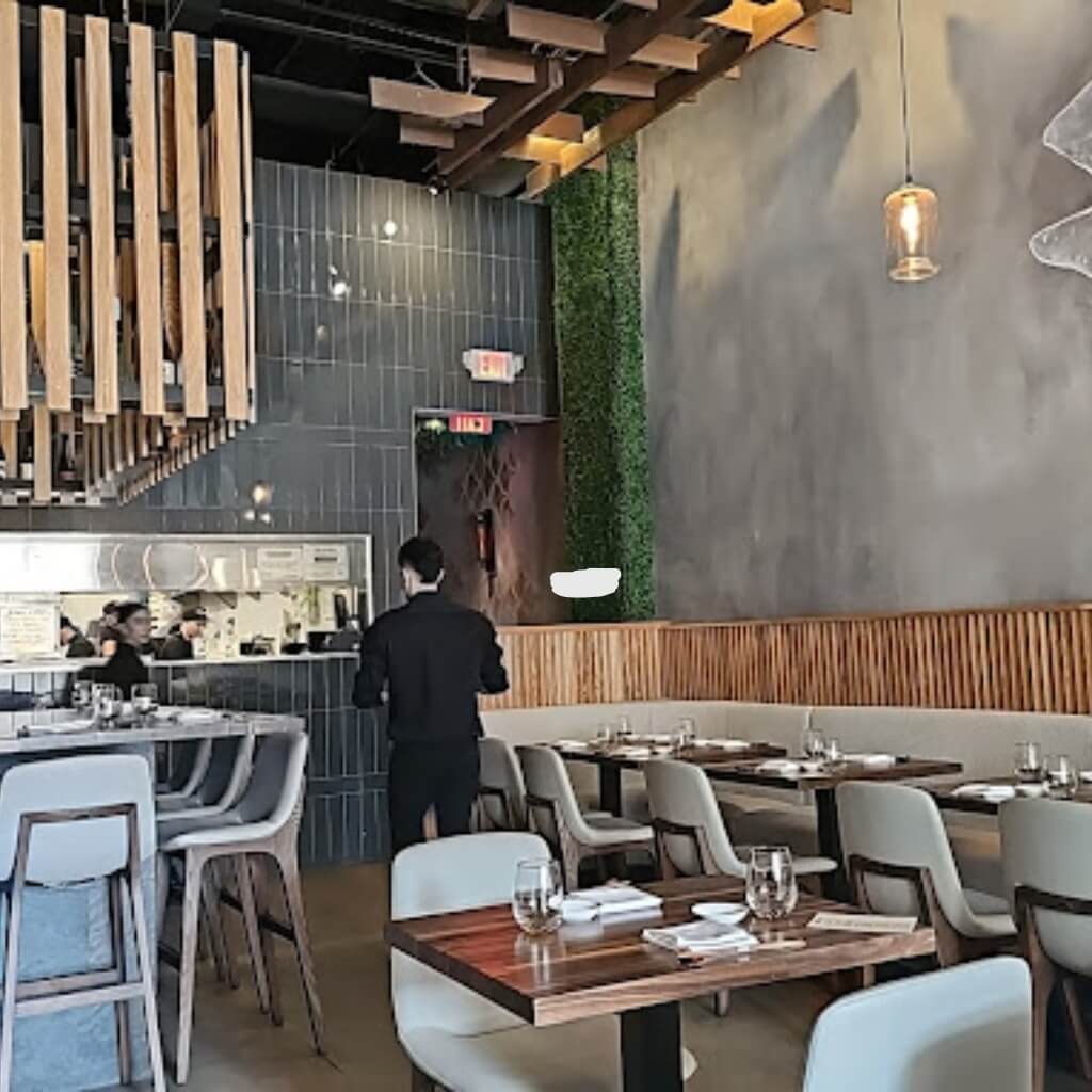 Interior del restaurante OMAKAI