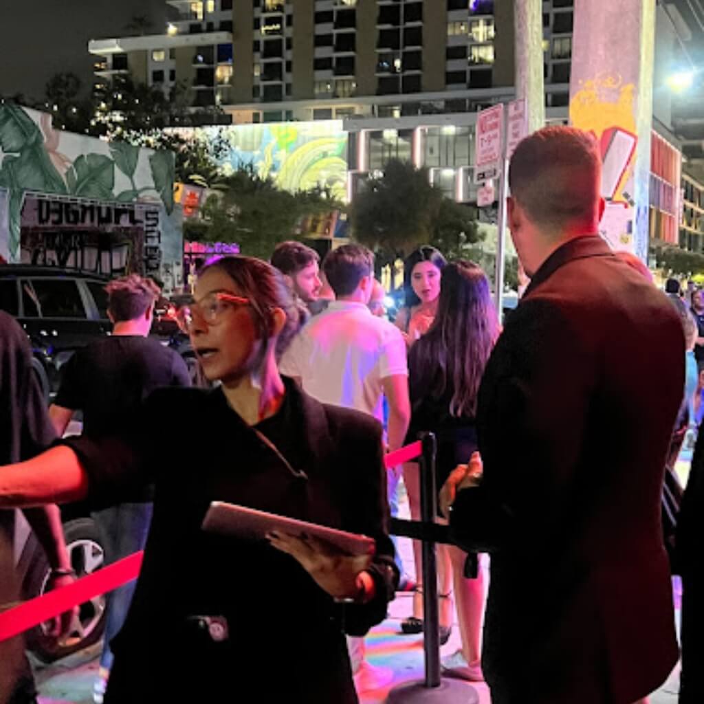 Exterior de Perro Negro Miami