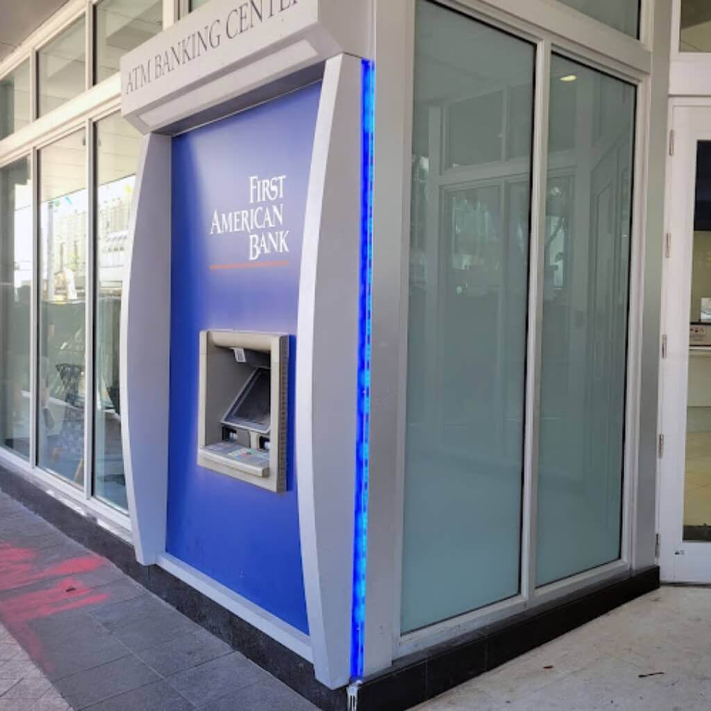 Cajero del First American Bank