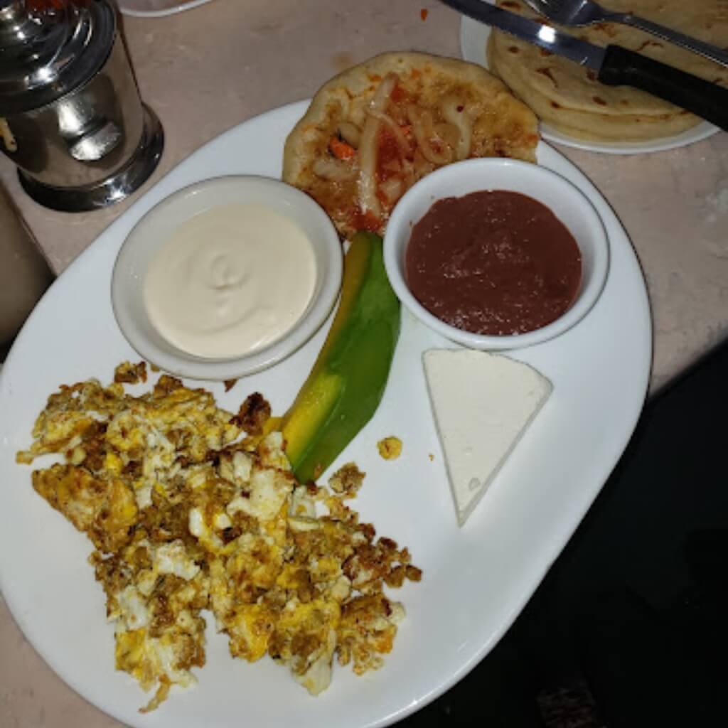 Deli Pupuseria Salvadoreña