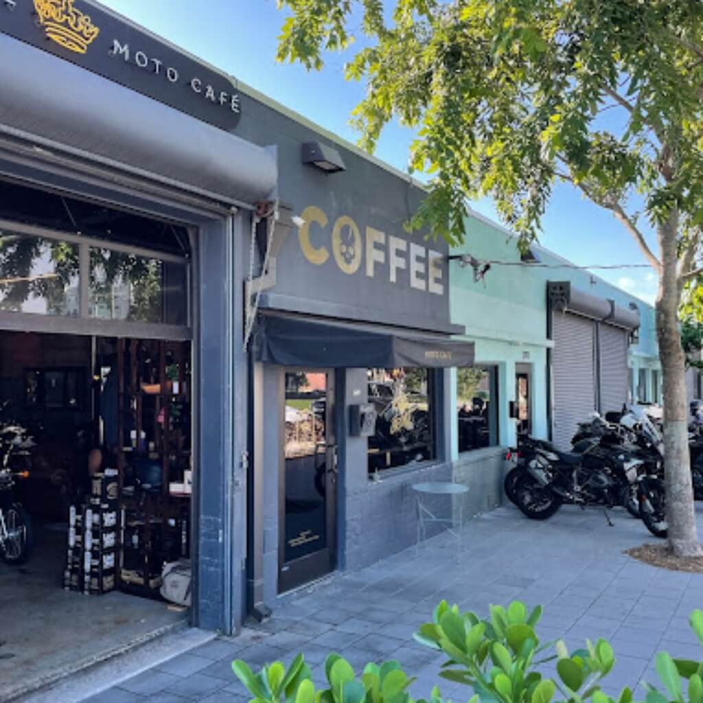 Entrada en el Imperial Moto Café