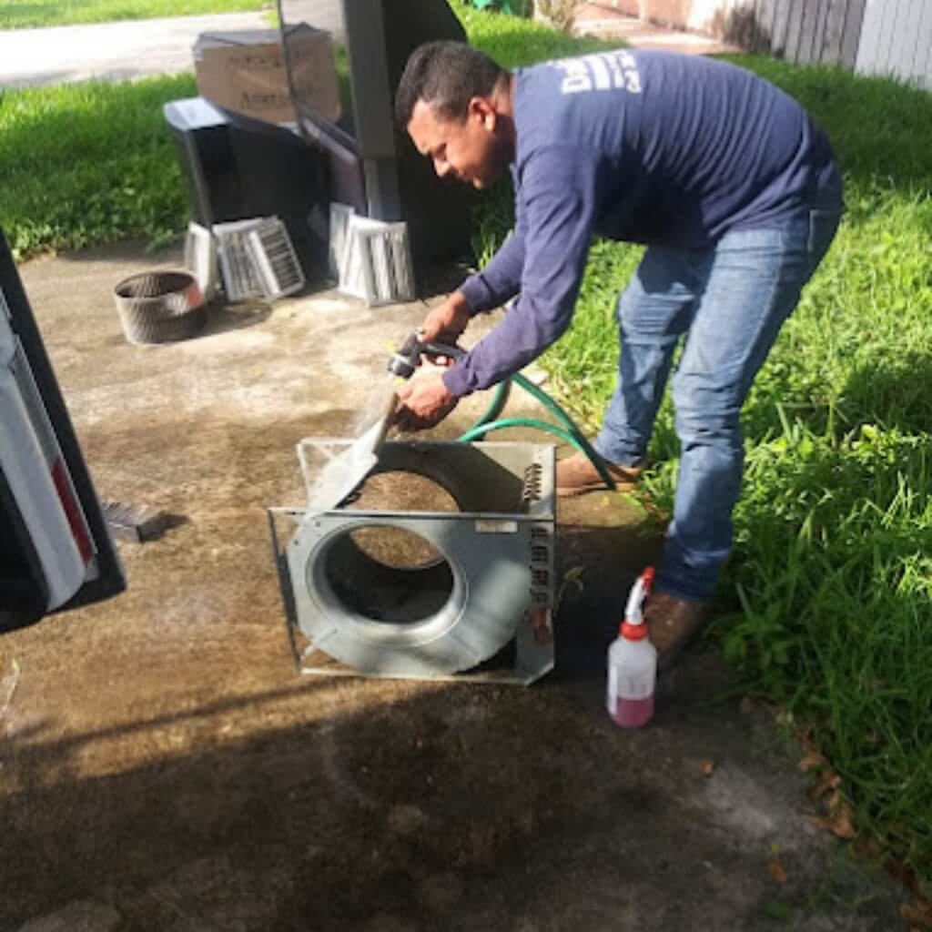 Alumnos de aire acondicionado en Politécnico de Miami
