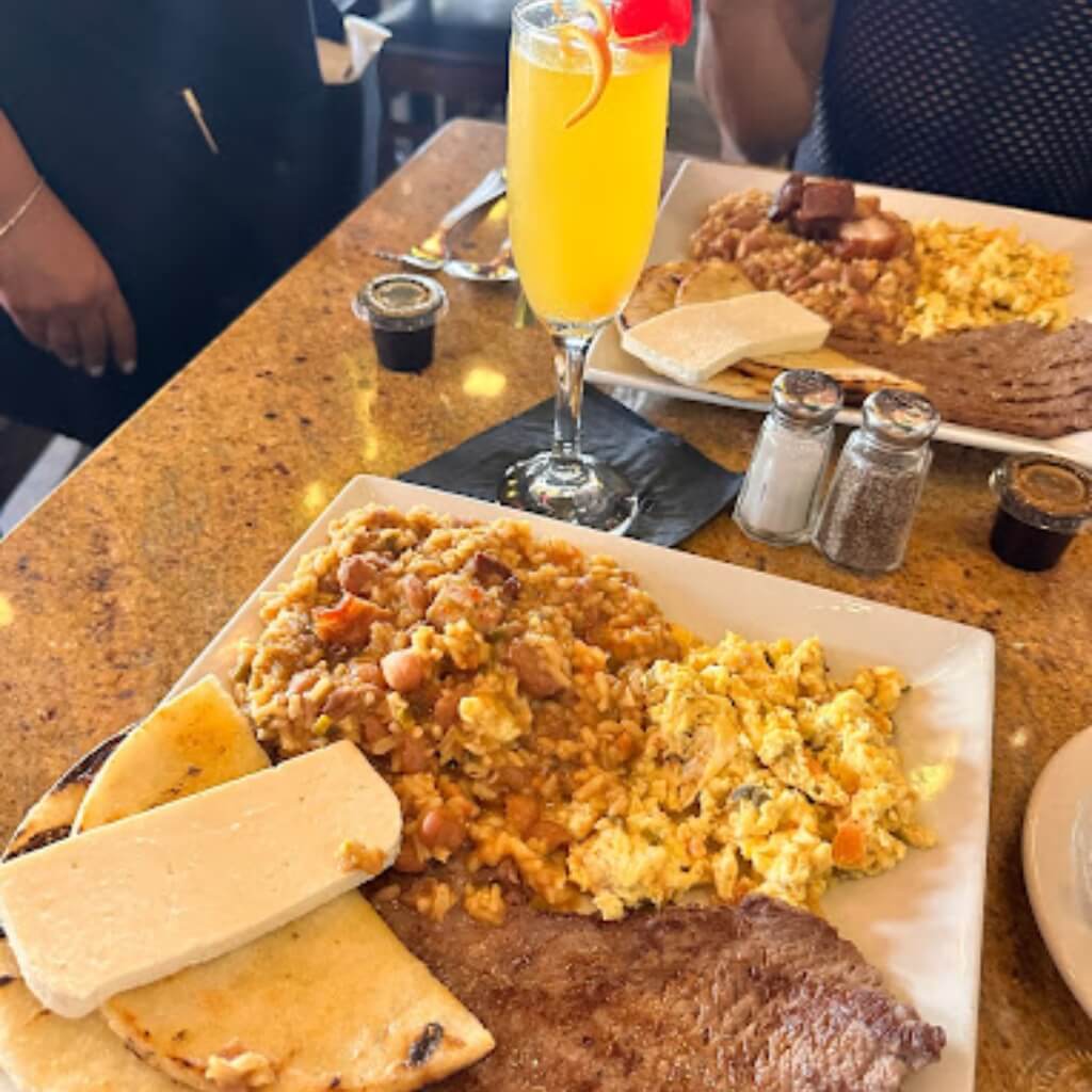 Bebidas en Los Antojos Restaurante