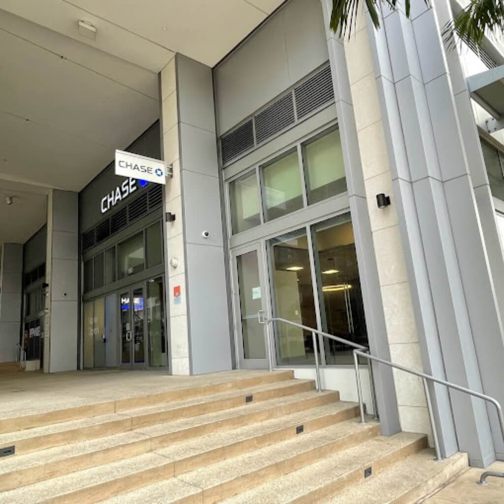 Entrada lateral del Chase Bank