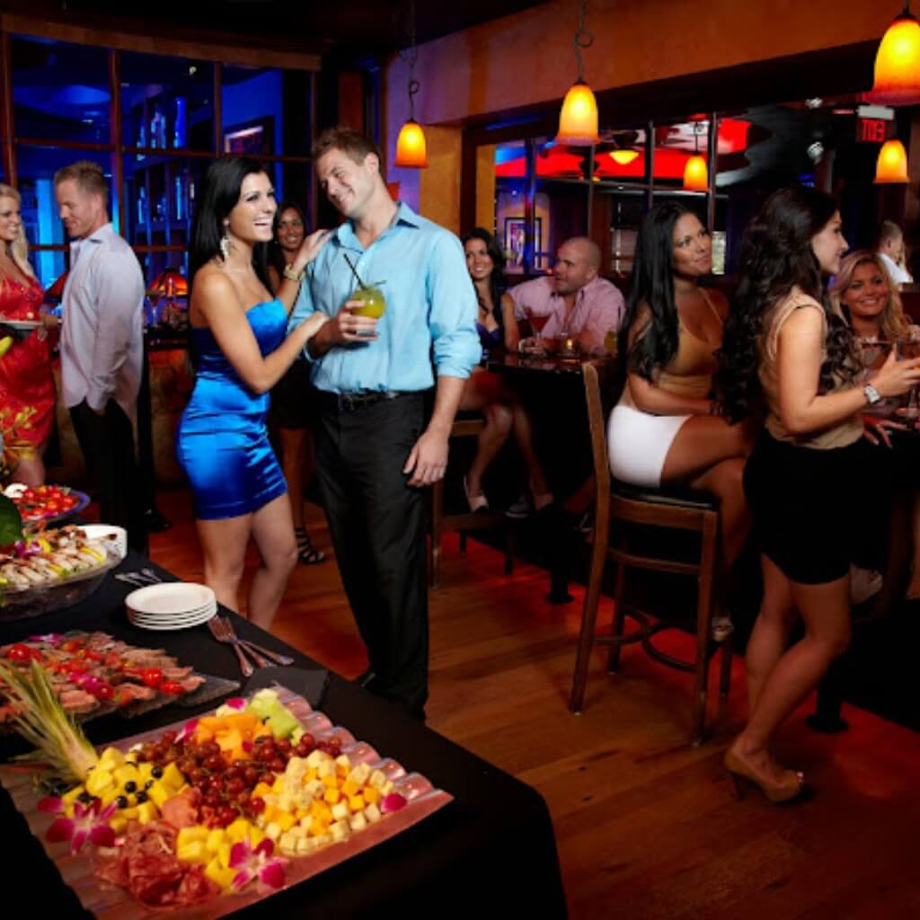 Personas en el en Bar Blue Martini Brickell