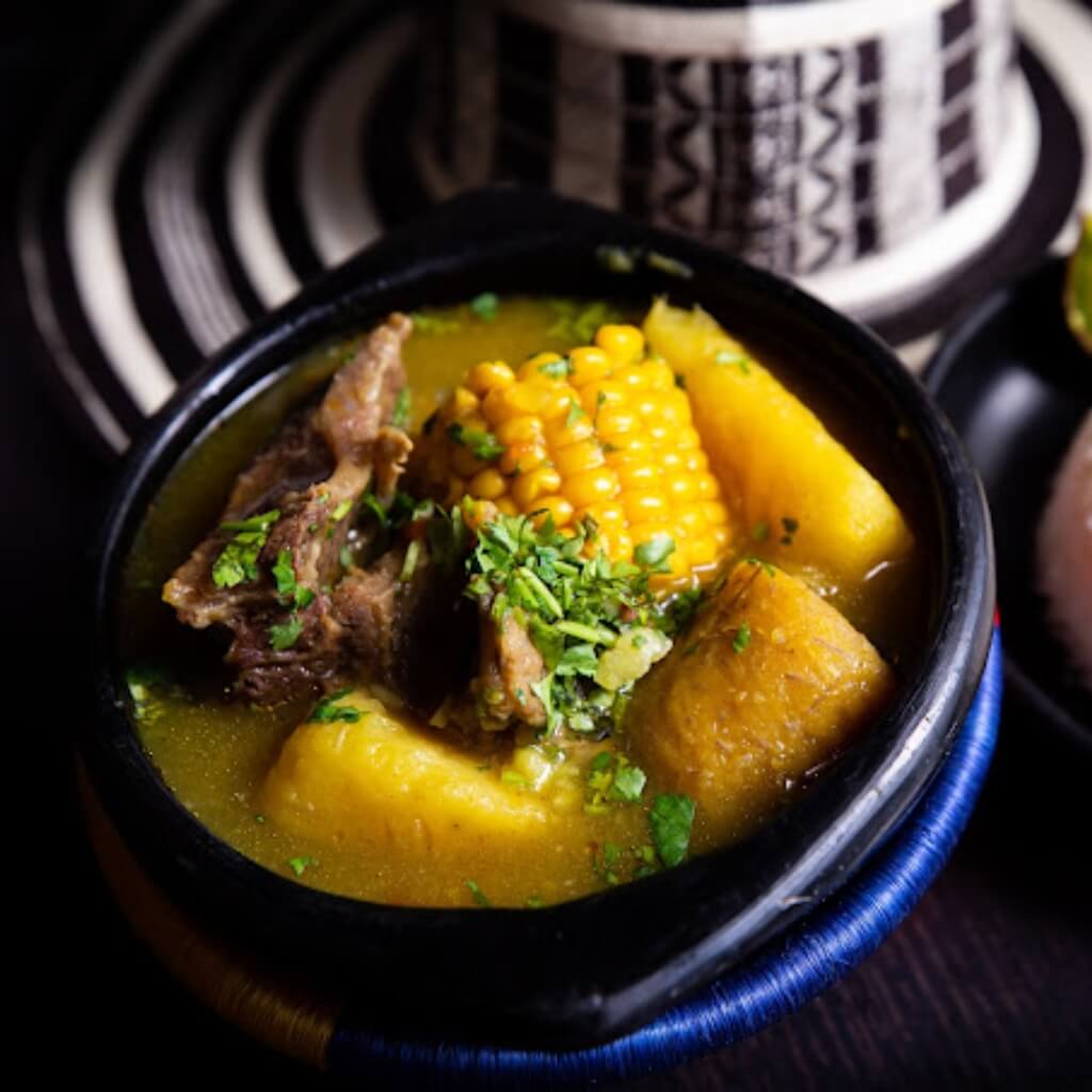 Sopa tradicional en restaurante Palo quemao