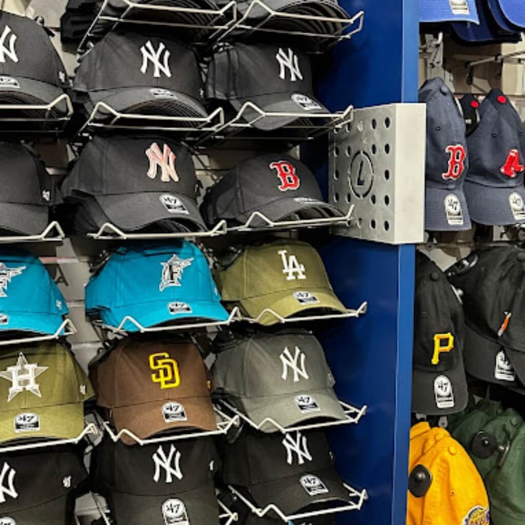 Exhibición de Gorras Lids - Dolphin Mall