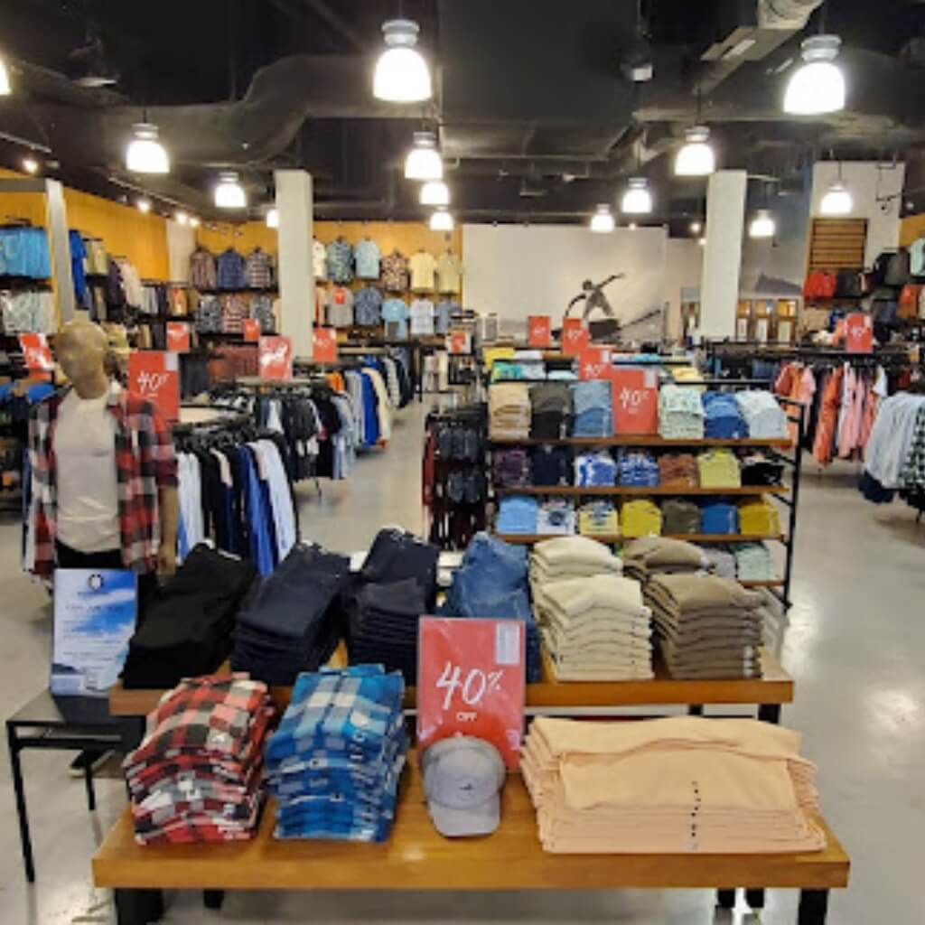 Pasillo - Tienda Quiksilver