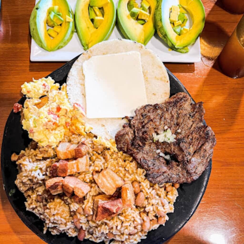 Variedad en Restaurante Sabor a Colombia