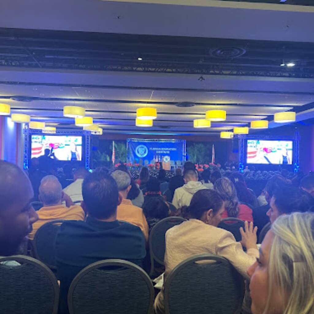 Auditorio a Florida Education Institute