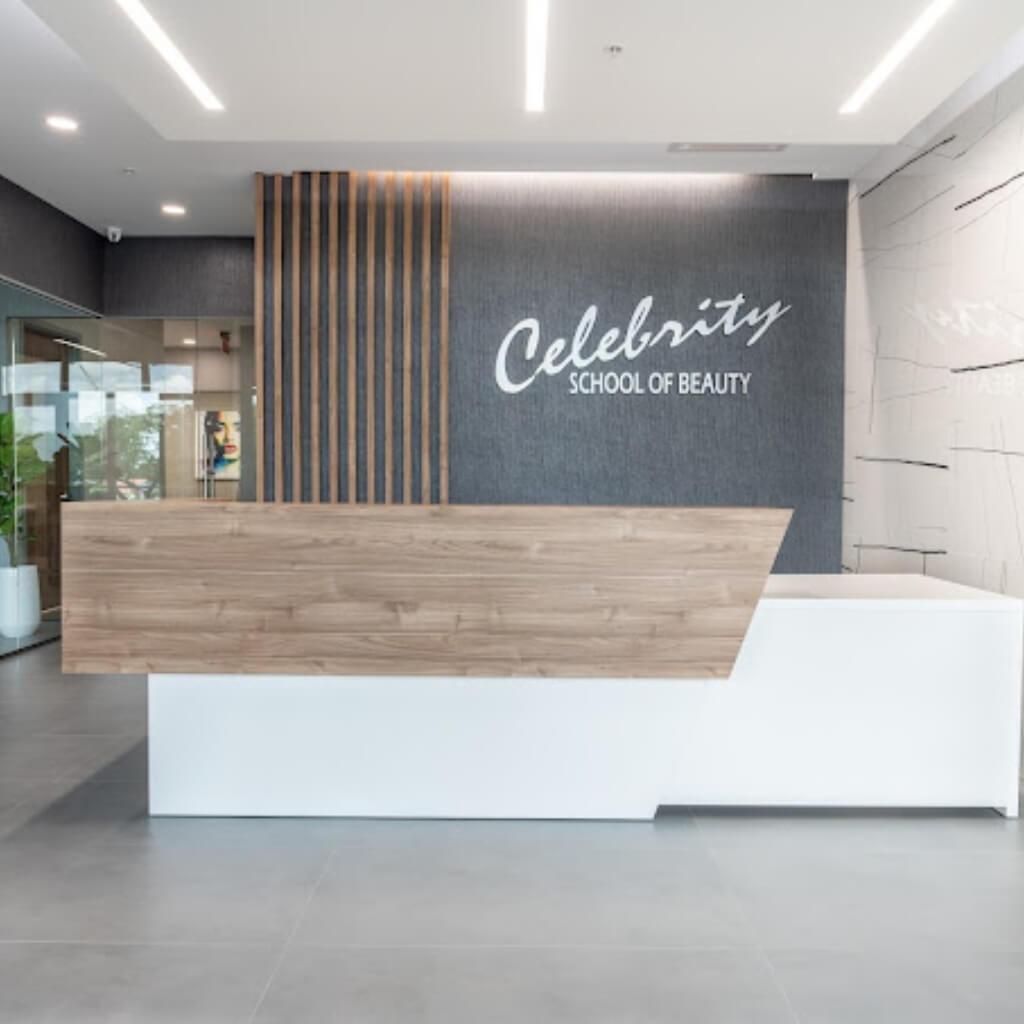 Recepción de Celebrity School of Beauty