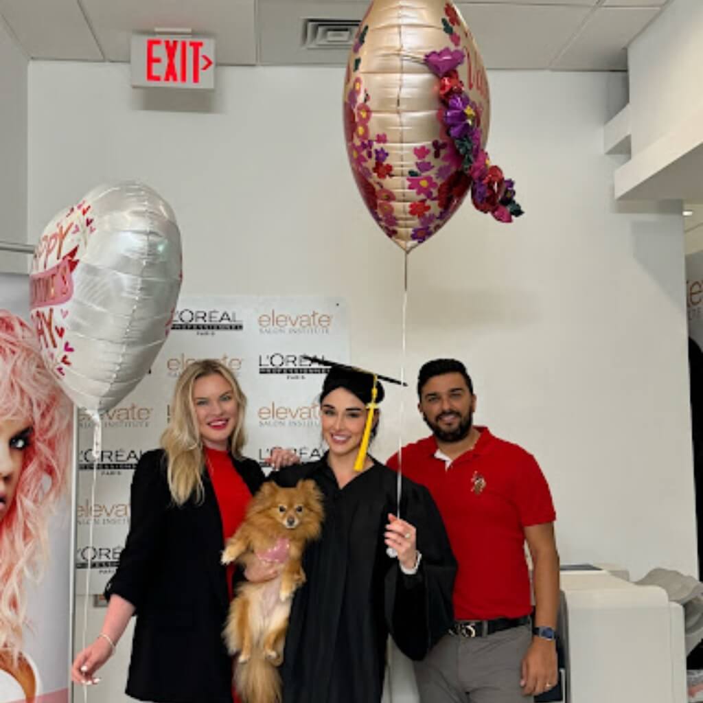 Estudiante graduada de Elevate Salon Institute
