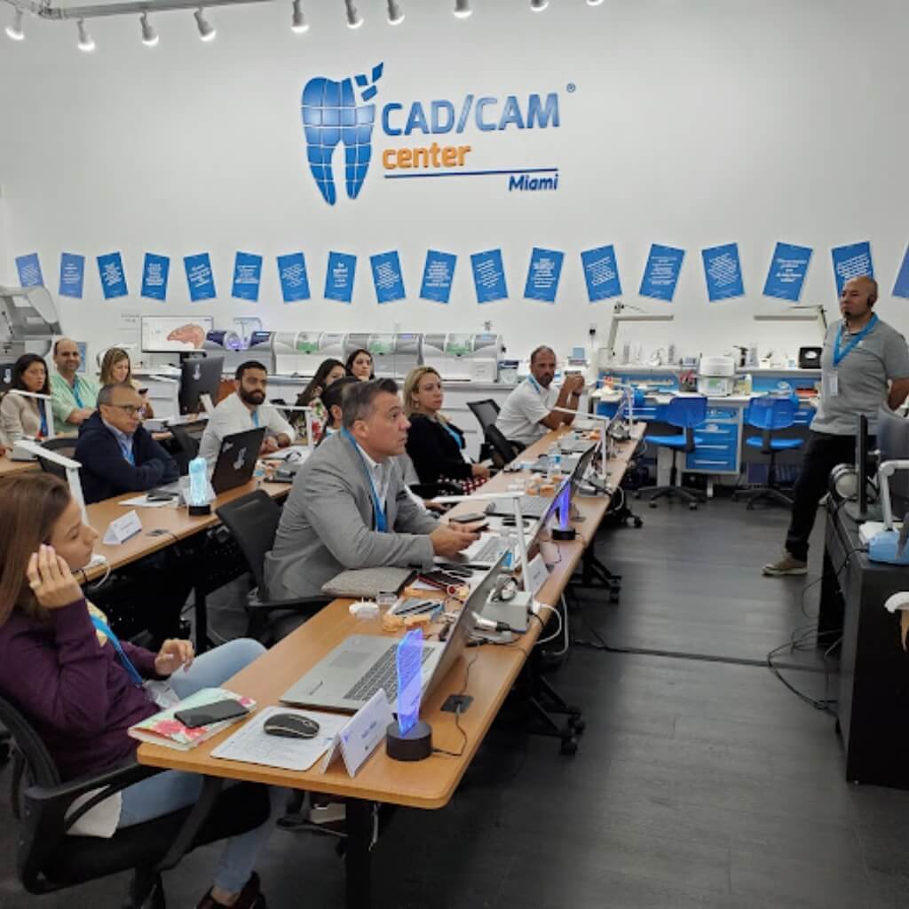 Estudiantes de CAD/CAM CENTER Miami