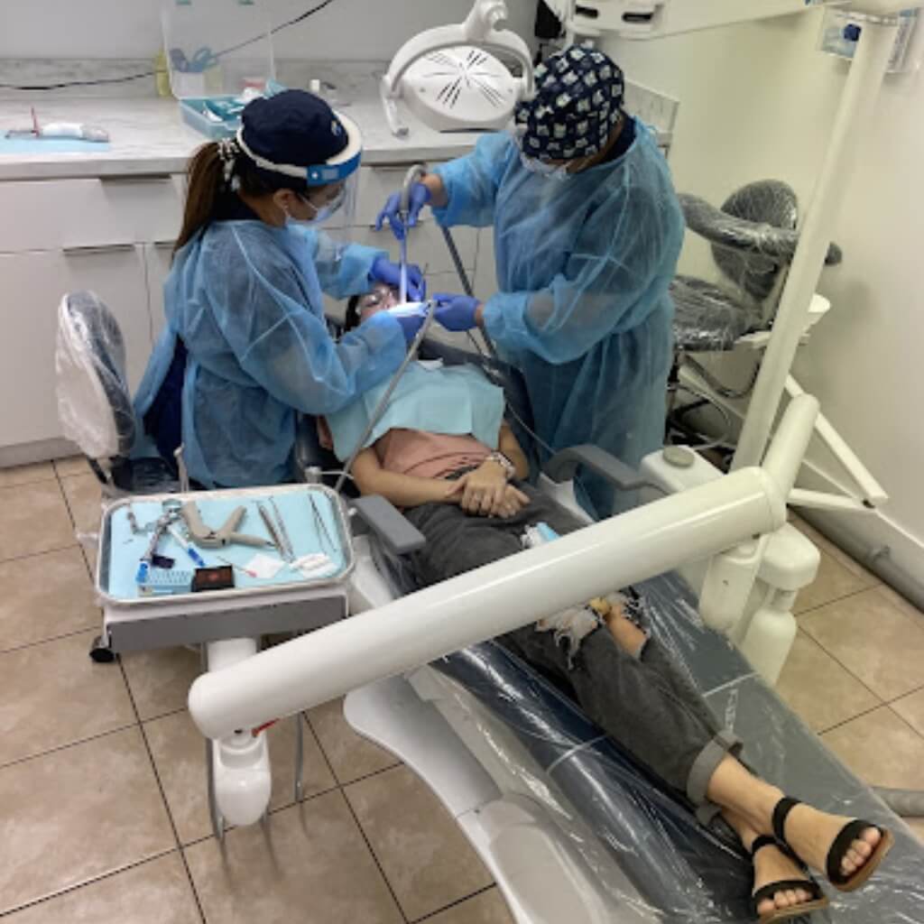 Practicas de alumnos de Dental Progress Miami