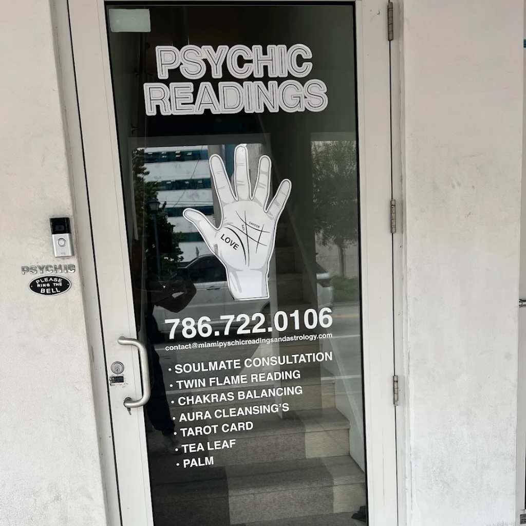 Design District psychic
Puerta