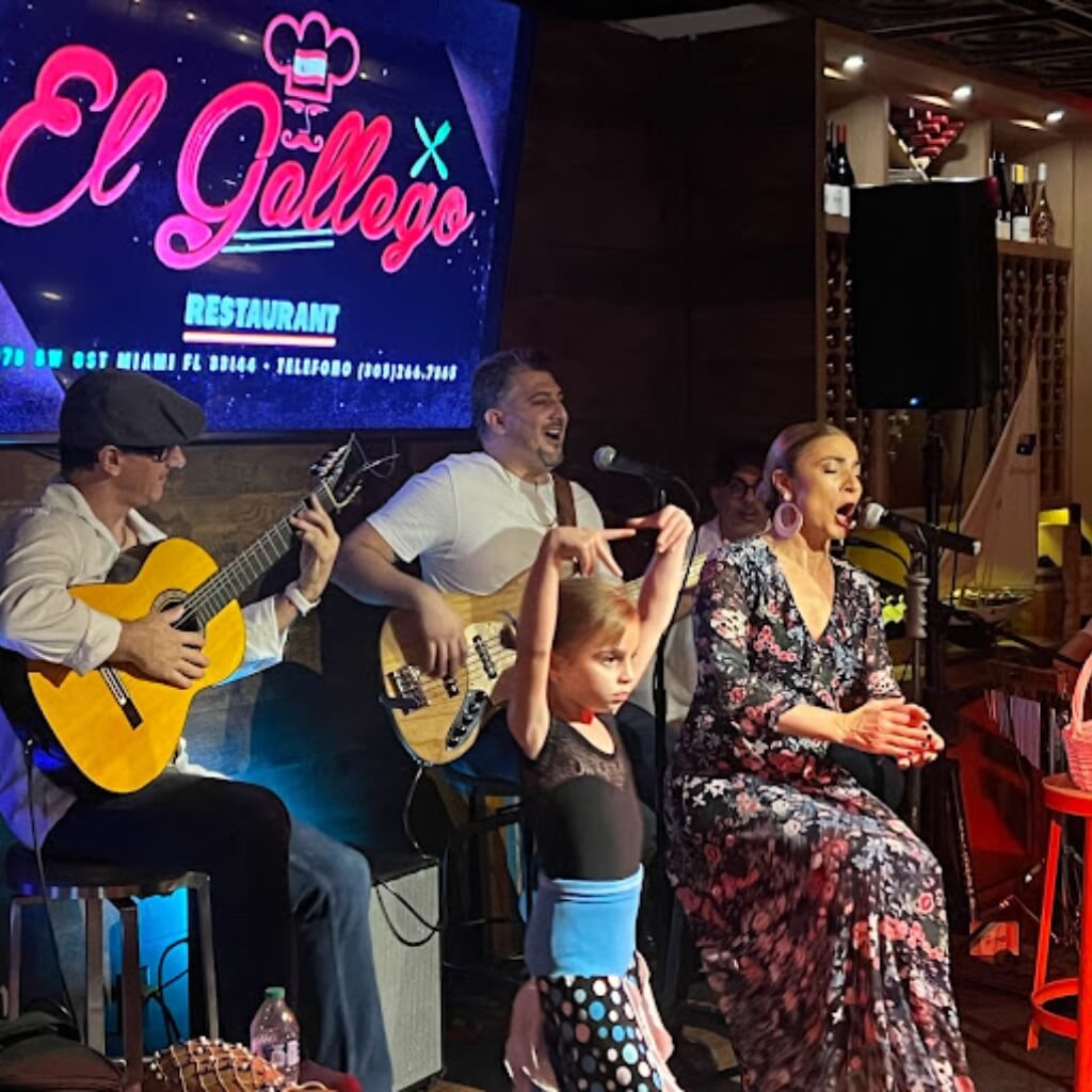 Talento en vivo en El Gallego Spanish Food